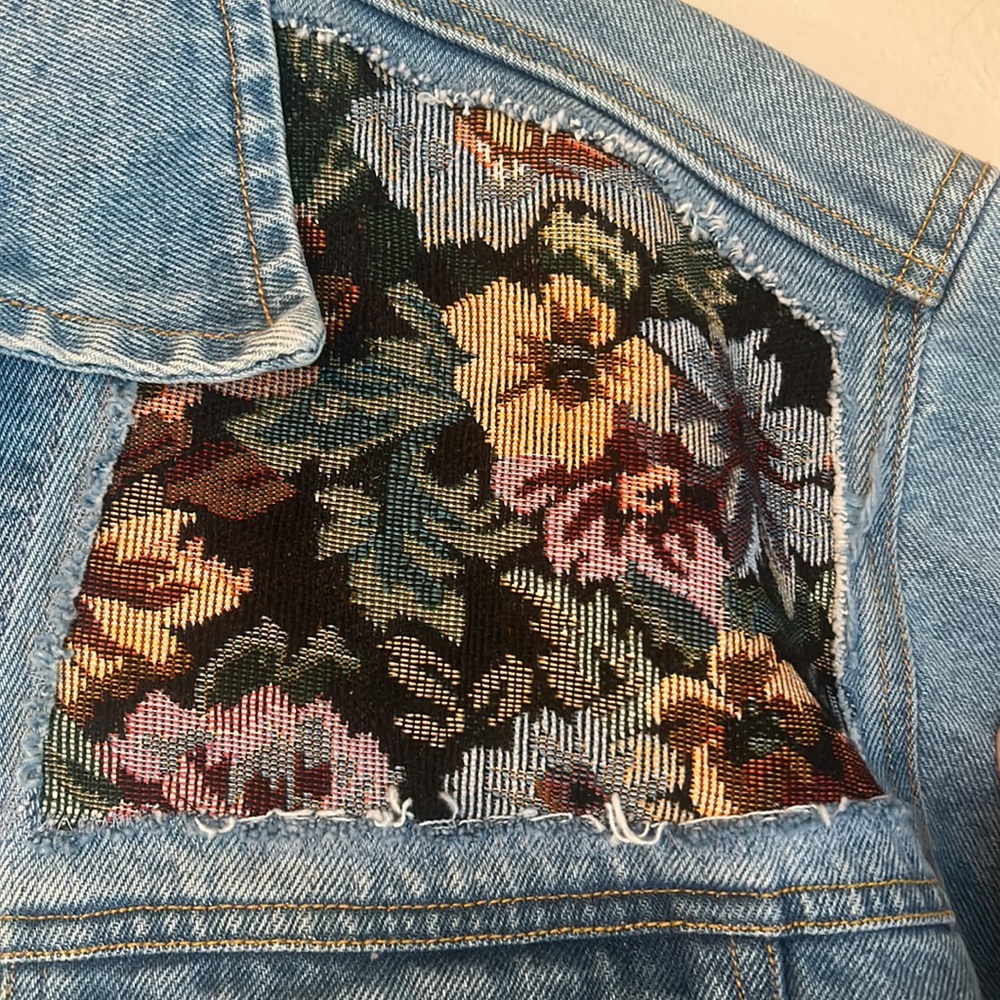 Upcycled vintage embroidery lace doily tapestry patched denim jean jacket - Picture 9 of 9